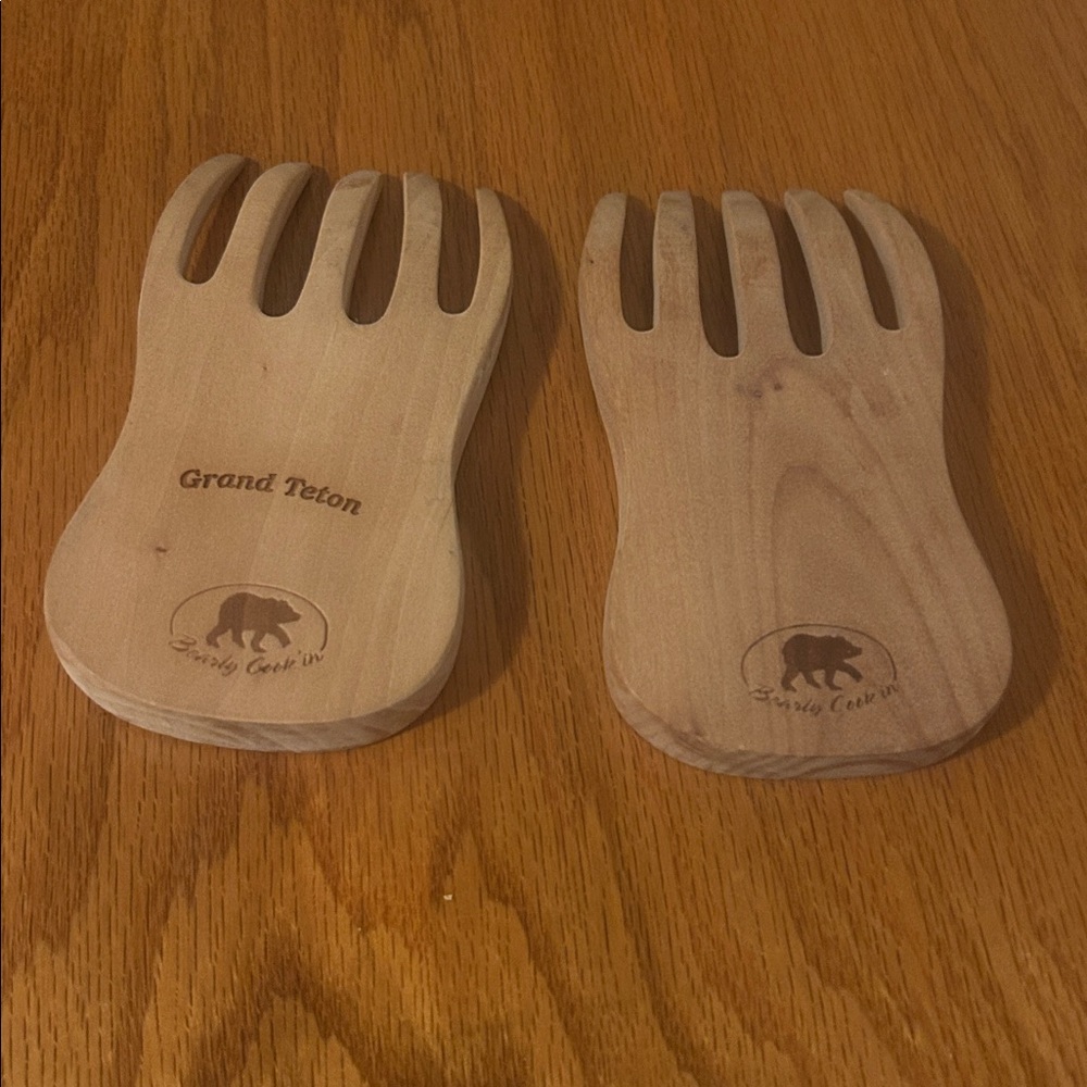 Rock Creek Trading Company Grand Teton Bear Claw Salad and Pasta Servers